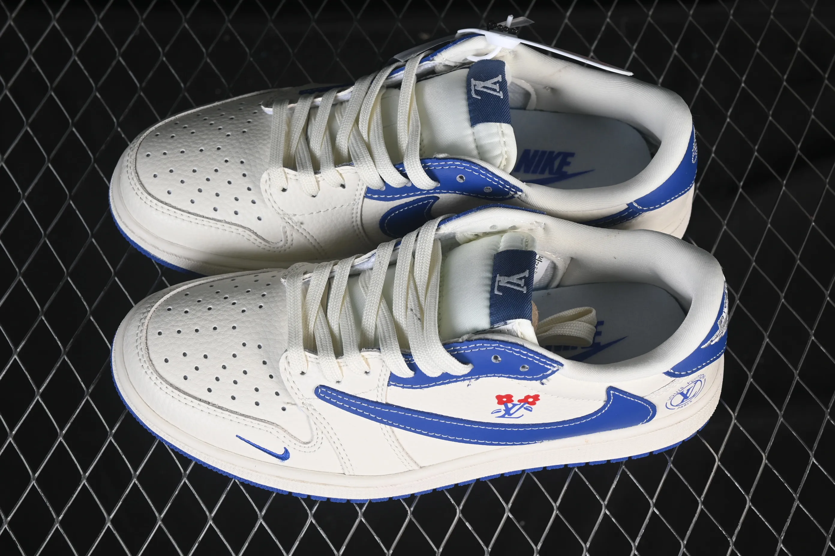 All categories Air Jordan Jordan series basketball shoes Air Jordan 1 Low High-end customized low-top sneakers Travis Scott x Fragment Design x Air Jordan 1 Low OG SP AJ1 Joe 1 LV joint name white and blue floral decoration low-top cultural and casual sneakers LD2028-042